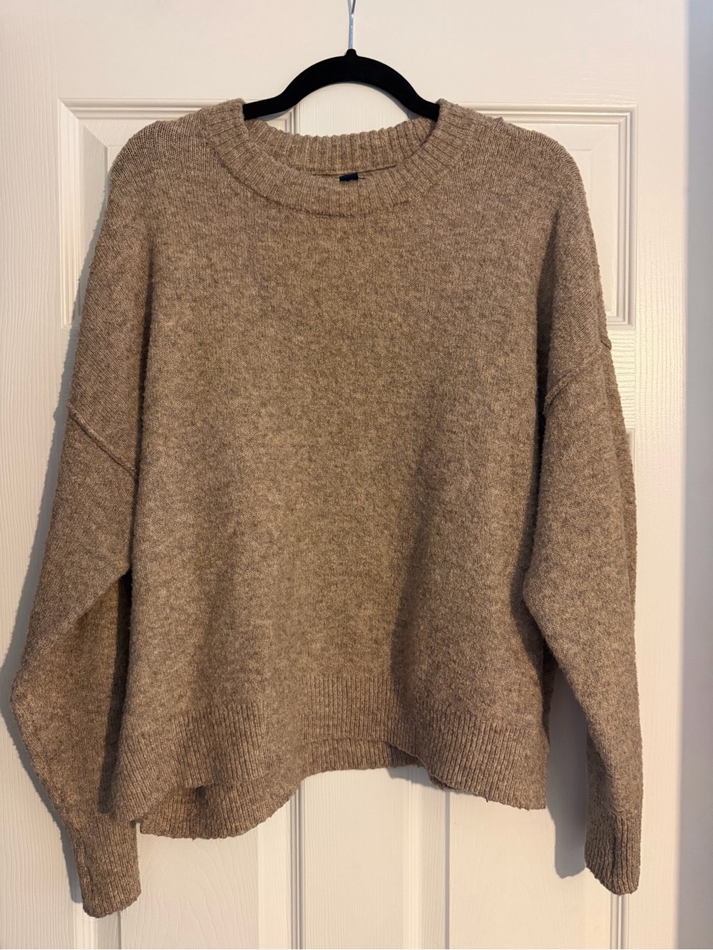 AE Whoa So Soft Classic Crew Neck
Sweater - Size M